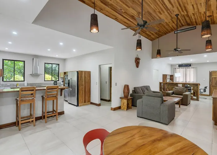 Spacious 3-bedroom Coastal With Shared Pool, Outdoor Living & Steps To Playa Potrero (Guanacaste)