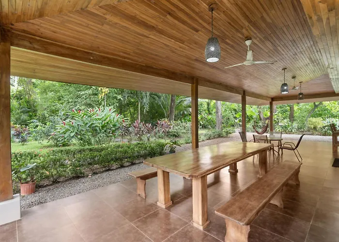Spacious 3-bedroom Coastal With Shared Pool, Outdoor Living & Steps To Playa