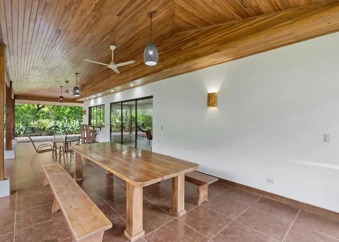 Spacious 3-bedroom Coastal With Shared Pool, Outdoor Living & Steps To Playa Сasa de vacaciones