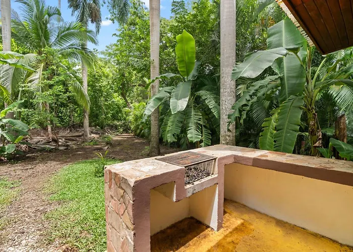 Сasa de vacaciones Spacious 3-bedroom Coastal With Shared Pool, Outdoor Living & Steps To Playa *