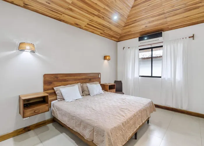 Spacious 3-bedroom Coastal With Shared Pool, Outdoor Living & Steps To Playa Potrero (Guanacaste)